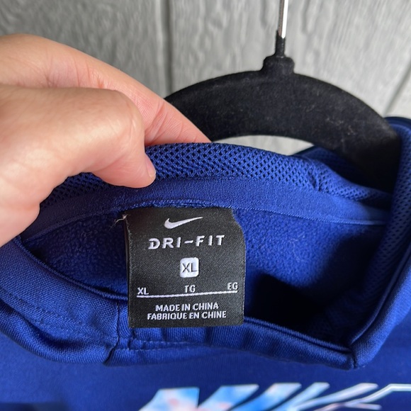 Nike Hoodies - Picture 5 of 5